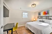 Bay Shore Vacation Rental ~ 7 Mi to the Beach - Country Houses