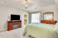 Pool, Hot Tub + Fire Pit: Family Home by U of O!