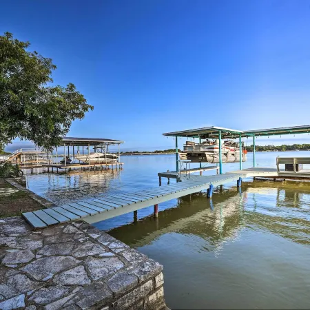 Lakefront Home < 3 Miles to Historic Granbury!