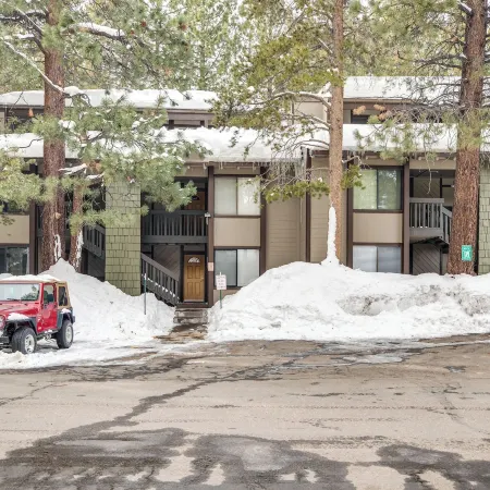 Mammoth Lakes Condo ~ 5 Mi to Mammoth Mtn!