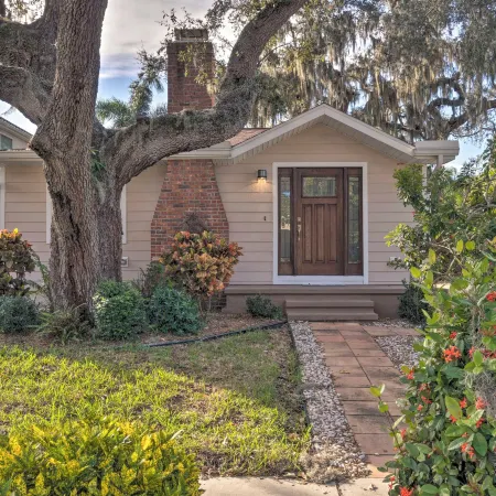 Bright Sarasota Bungalow - 5 Mi to Siesta Beach!