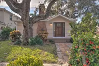 Bright Sarasota Bungalow - 5 Mi to Siesta Beach! - spa