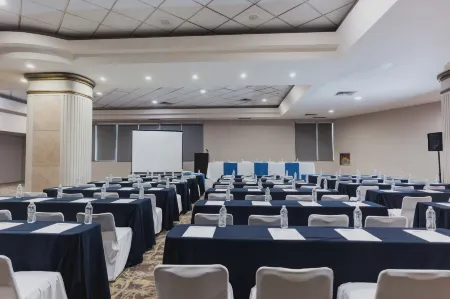 Hotel San Marcos Grand Отели рядом с достопримечательностью «las palmas cocotera Park»