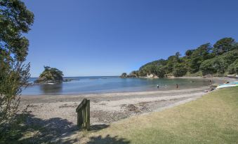 Beachfront Enclosure Bay - Waiheke Unlimited