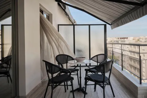 Finders Top Floor Apartments - Condos