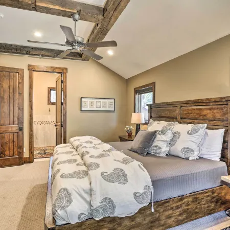 Walk to Lift: Luxe Villa w/ Hot Tub in Copper Mtn
