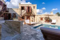Stone Court Boutique Studios - Pools