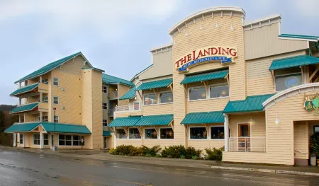 The Landing Hotel Отели в г. Кетчикан Гейтуэй