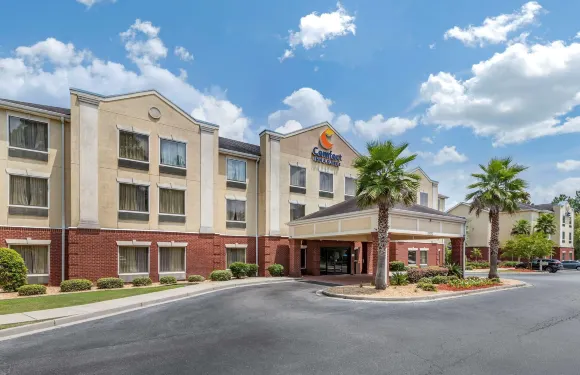 斯泰茨伯勒大學區舒適套房酒店