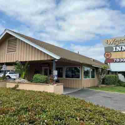 Westward Wagon Inn Theme Park Entrance Hotel Exterior