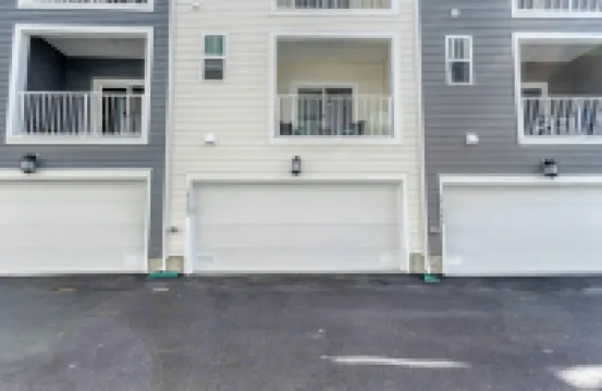 New Luxe Home Steps to Ocean, Baby-Friendly, Pool, Garage, 2600 sq.ft -Sleeps 10