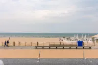 Huswell - Seafront Apartment with Stunning Views