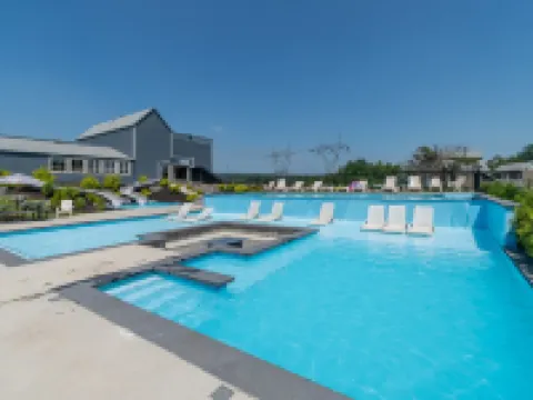 Condos Vacances Msa - Incluant Piscine et Spas extérieurs chauffés à l'Année!! ボーブレのホテル