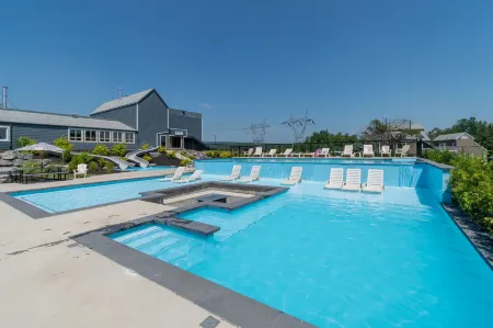 Condos Vacances Msa - Incluant Piscine et Spas extérieurs chauffés à l'Année!!
