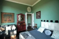 Villa Lucini 1886 "Garden Apt, close to Lake Como & Milan. Sauna & tank pool Hotels in Olgiate Molgora
