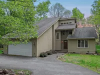 Mountain Hideout by AvantStay Hotels in Penn Forest Township