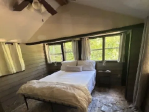 NEW LISTING:Spring River:Creek Cabin, Private Footage on South Fork Spring River Hoteles en Condado de Sharp