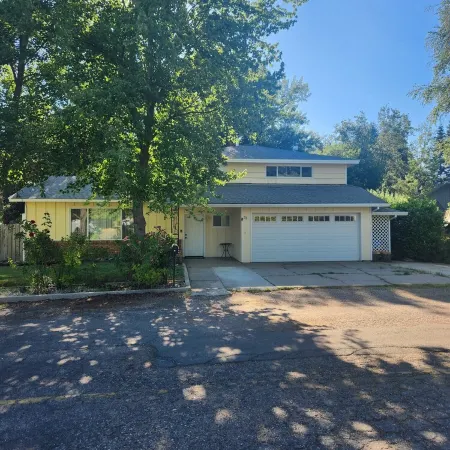 Spacious 3 bdrm home in quiet neighborhood in Quincy