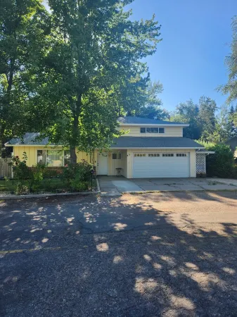 Spacious 3 bdrm home in quiet neighborhood in Quincy