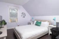 Stylish Boston-Area Duplex - Free Parking, Yard, Comfortable Stay Hotels in Everett