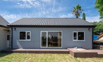 Gwarangpelong Minbak Jeju Couple Family Private House