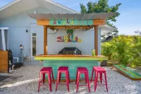 Tropical Pool Retreat in Tarpon Springs