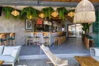 Del Mare Suites - bar
