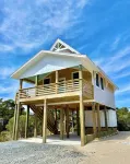 Charming 2-Bedroom, New Custom Home, Linens Provided, Walk to the Beach!