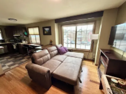 Downtown family friendly cozy condo- Walk to restaurants