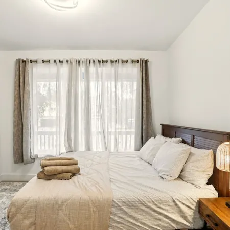 Le17:  4-Bedroom 3Full Bathroom House in Gorgeous Anchorage Neighborhood with AC
