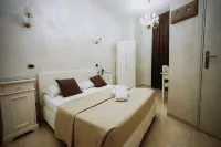 Bee Queen Hotel Hotels in Giugliano in Campania