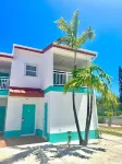 Stunning Marina-Front Townhome in South Bimini: Steps to pristine beaches โรงแรมใน