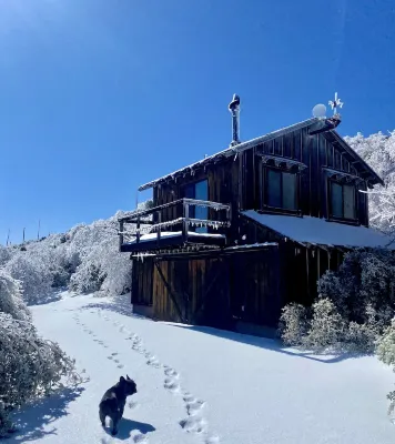 Top of the Mountain Cabin on 40 acres with Amazing Views Hotel in zona Lone Pine