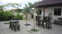 Kuu Inn Motel Hotels near Masjid Al Masyhoor Padang Siding