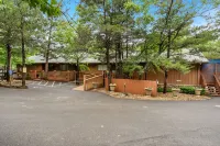 Cabins at Green Mountain Hotels near Moonshine Beach