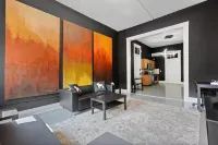 Spacious Luxury Black Downtown Apartment - Minutes from WEC!