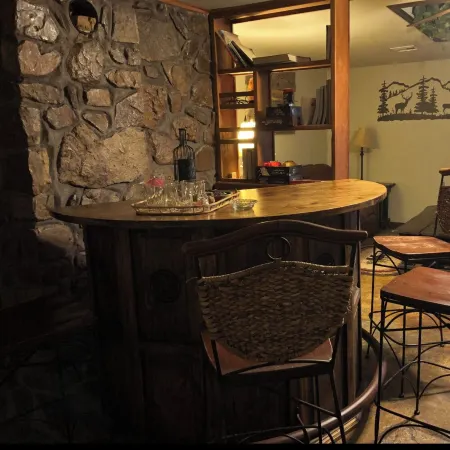 The Wilderness Romance Retreat - Cave , Luxury Hot Tub, Hiking ,420-Friendly !