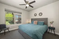 Winter Wonderland! Luxury Mountain Haven, Ski, Board, Snowshoe, Tube & Soak!