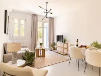 Sanders Paros Gardens - Bold 1-Bdr Apt w Patio