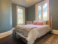 Breathtaking Historic Home minutes from Notre Dame