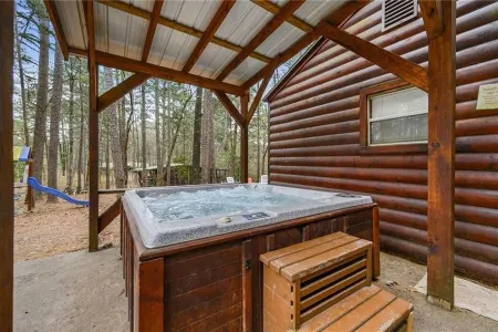 Cozy Cabin in the Heart of Beaver's Bend State Park Отели в г. Брокен Боу