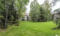 New Luxurious and Cozy top floor Condo , wifi  and close to the airport. Hotels in Anchorage