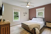 Charming 4-bedroom farmhouse in brilliant Roseland / The Hen House