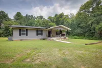 Close to Nickajack Lake! Serene Retreat w/ Hot Tub - parking