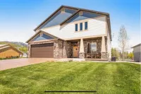 Big 6,700 sqft Bear Lake Vacation Home blocks from Marina, private hot tub!