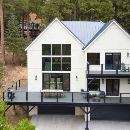 Luxury Retreat, 5Mins to the Lake Game Room + Fire Pit Howlite by Avantstay