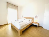 Mala Perla - stylish vacation home with whirlpool, barbecue & close to the beach! Hotels in Srima