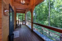 Charming Moose Lodge 2-bedroom cabin with WIFI,& Game room in Bryson City