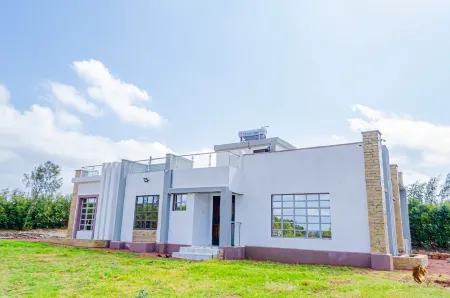 Countryside Family Friendly Villa at the Slopes of Mt.Kenya with Rhino Watch Top Отели в г. Ньери