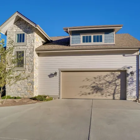 2 Mi to Town: Castle Rock Retreat w/ Fireplace!